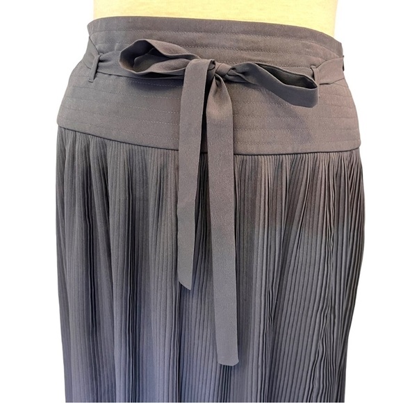 Leifsdottier (Anthropologie) Grey Plisse Skirt with Yoke Drop Waist and Sash - Picture 5 of 14